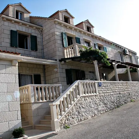 Martinic Apartment Pucisca